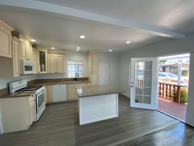 2002 18th St in Santa Monica, CA - Building Photo - Building Photo