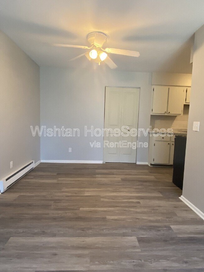 218 Charleston Blvd in Macomb, IL - Building Photo - Building Photo
