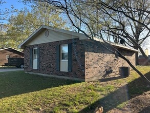 833 Stanford Dr in Sikeston, MO - Building Photo - Building Photo