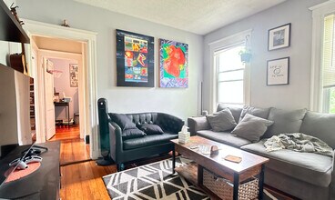 3 Holman St, Unit 2 in Boston, MA - Foto de edificio - Building Photo