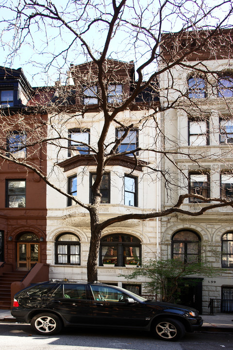 141 W 80th St in New York, NY - Foto de edificio
