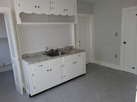 23 Holmes Ave, Unit 2nd Floor in New Britain, CT - Building Photo