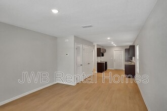 2117 Moncrief Rd in Jacksonville, FL - Building Photo - Building Photo