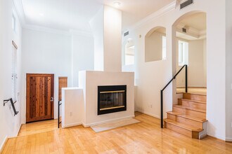 2022 S Barrington Ave in Los Angeles, CA - Building Photo - Building Photo