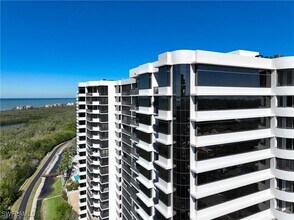 6825 Grenadier Blvd in Naples, FL - Building Photo - Building Photo