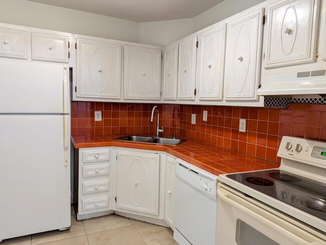property at 3119 Oakland Shores Dr