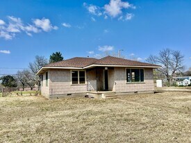 300 E Main St in Asher, OK - Building Photo