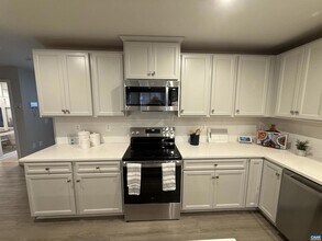 5175 Lazy Branch Ln in Keswick, VA - Foto de edificio - Building Photo