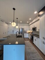 2001 Embassy Dr, Unit B10 in West Palm Beach, FL - Building Photo