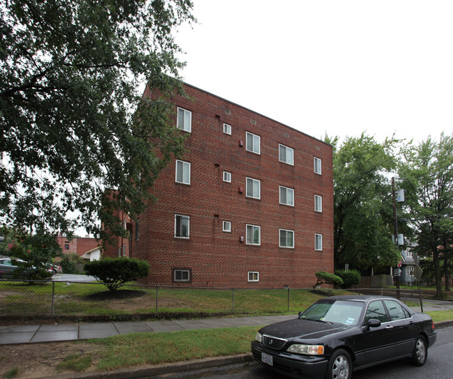 1900 16th St SE in Washington, DC - Building Photo - Building Photo