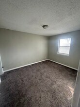 541 S Deveron Dr in Andover, KS - Foto de edificio - Building Photo