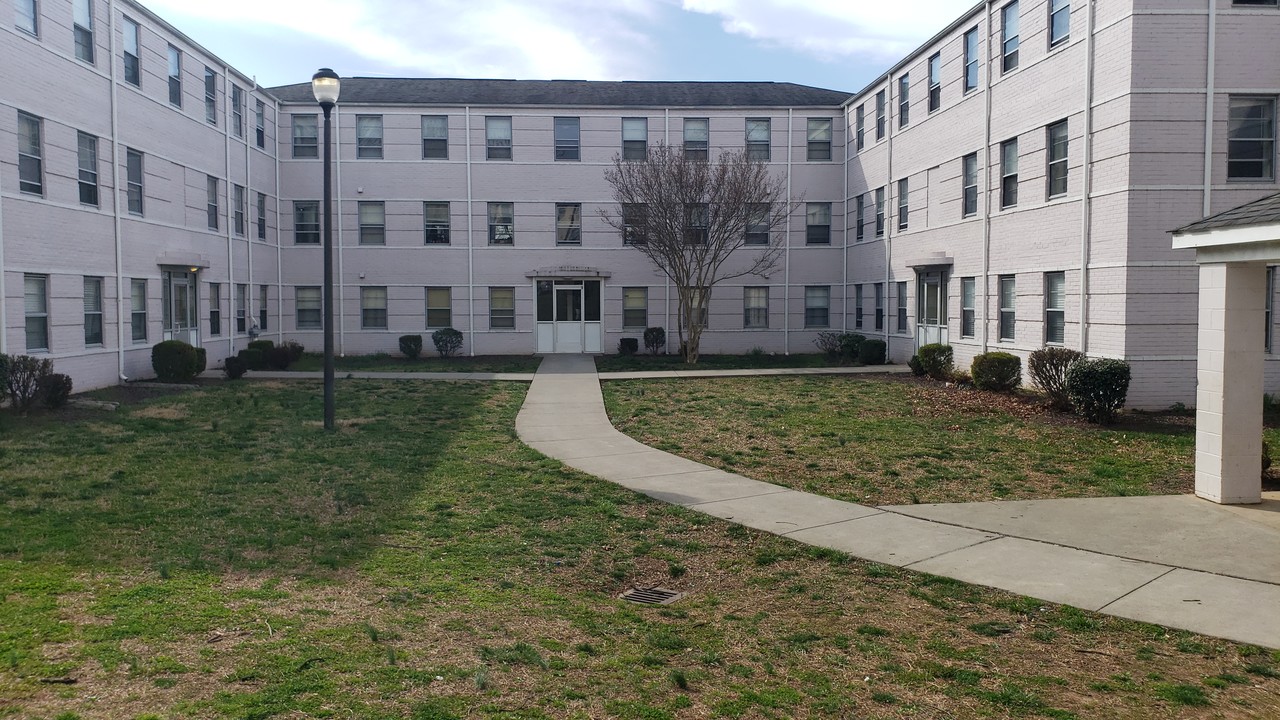 Terrace North and Terrace South Apartments in Roanoke, VA - Building Photo