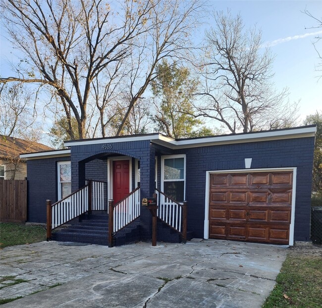 4526 Kingsbury St in Houston, TX - Building Photo - Building Photo