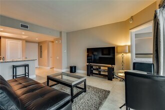 322 Karen Ave in Las Vegas, NV - Building Photo - Building Photo