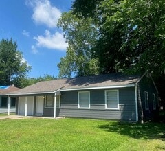 7405 Sterlingshire St in Houston, TX - Building Photo - Building Photo