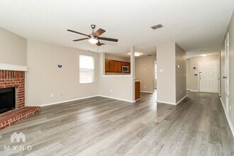 716 Tuscany Trail in Fort Worth, TX - Foto de edificio - Building Photo