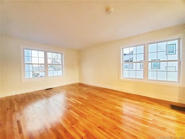 30 Ferris Ave in Norwalk, CT - Building Photo - Building Photo