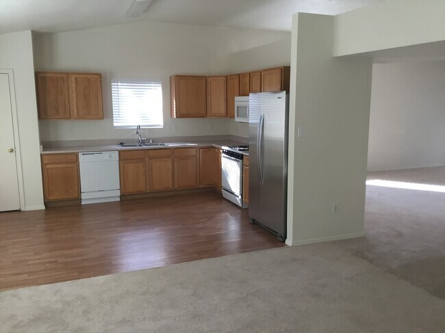 6055 Maddux Pl NW in Albuquerque, NM - Building Photo - Building Photo