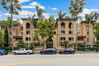 13173 Pacific Promenade in Playa Vista, CA - Foto de edificio - Building Photo