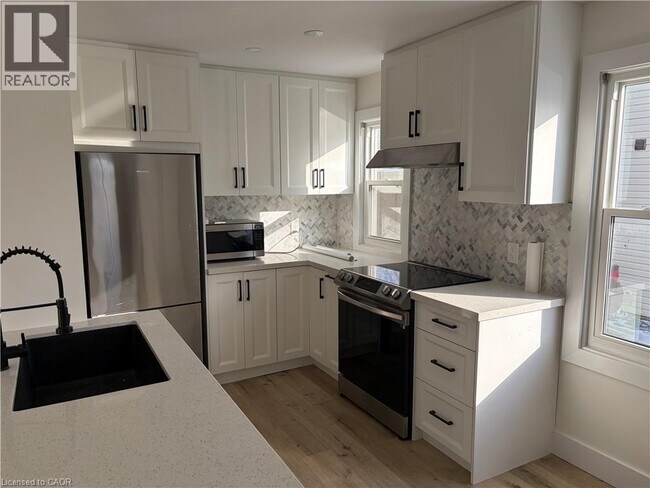 137 Whitley St in Cambridge, ON - Building Photo - Building Photo