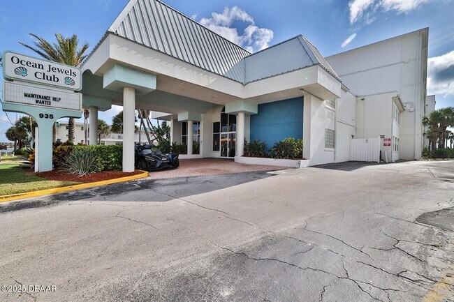935 S Atlantic Ave in Daytona Beach, FL - Building Photo - Building Photo