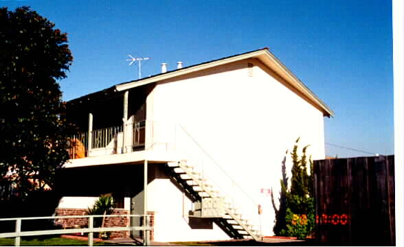 2658 Orange Ave in Costa Mesa, CA - Foto de edificio - Building Photo