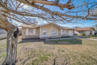 7302 Glen Hvn in San Antonio, TX - Building Photo - Building Photo