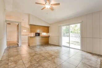 501 Salerno Dr in Deltona, FL - Foto de edificio - Building Photo