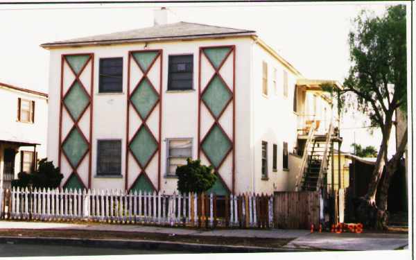 4025-4031 Wilson Ave in San Diego, CA - Foto de edificio - Building Photo