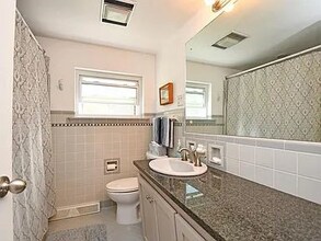 939 Springbrook Dr in Cincinnati, OH - Building Photo - Building Photo