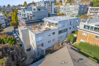 Hillside House Apartments in Seattle, WA - Building Photo - Building Photo