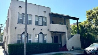 2516 Cedar Ave in Long Beach, CA - Building Photo