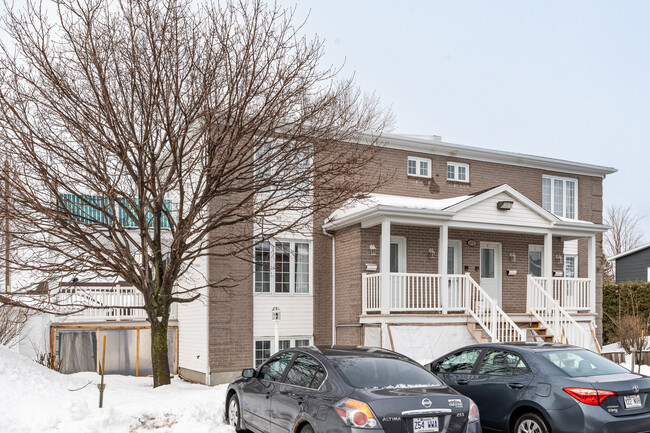 2 Clément St in Lévis, QC - Building Photo - Building Photo