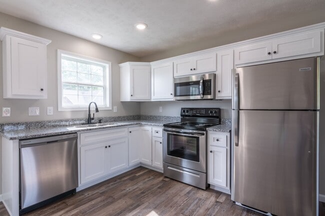 725 Oak St in Lafayette, TN - Building Photo - Building Photo