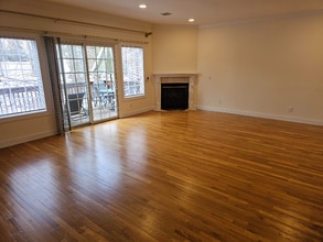 104 Demarest Ln in Montvale, NJ - Foto de edificio - Building Photo