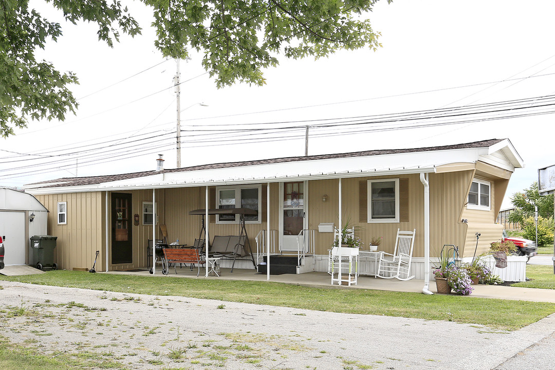 Wellington Mobile Home Park in Wellington, OH - Building Photo