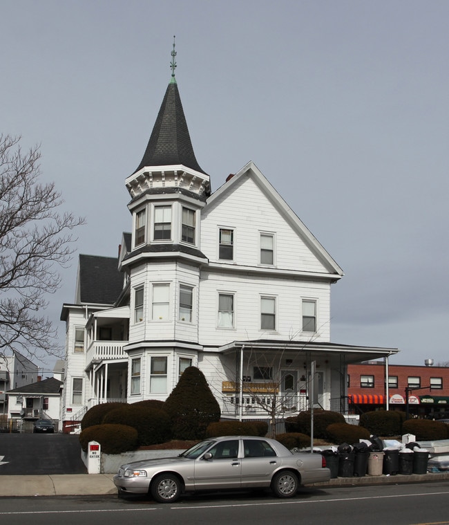 312-314 Broadway in Everett, MA - Foto de edificio - Building Photo