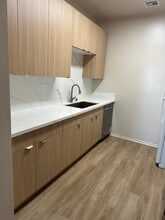 10717 Lawler St Apartments in Los Angeles, CA - Foto de edificio - Building Photo