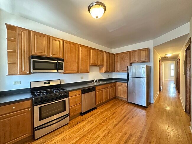 3045 W Logan Blvd in Chicago, IL - Building Photo - Building Photo