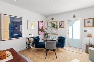 1120 Venetian Way in Miami Beach, FL - Building Photo - Building Photo