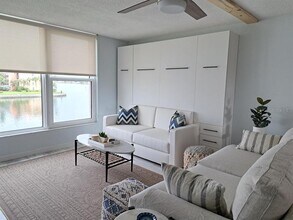 7560 Bay Island Dr S in South Pasadena, FL - Building Photo - Building Photo