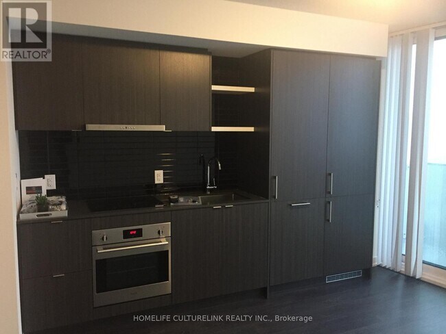100-3100 Harbour St in Toronto, ON - Building Photo - Building Photo