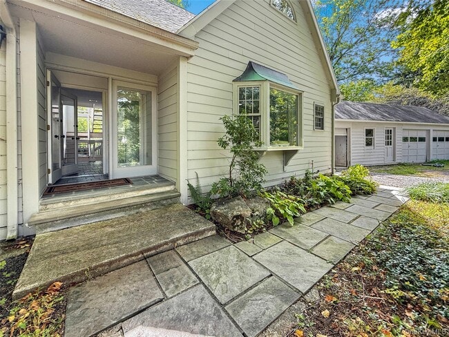 property at 44 Travis Corners Rd