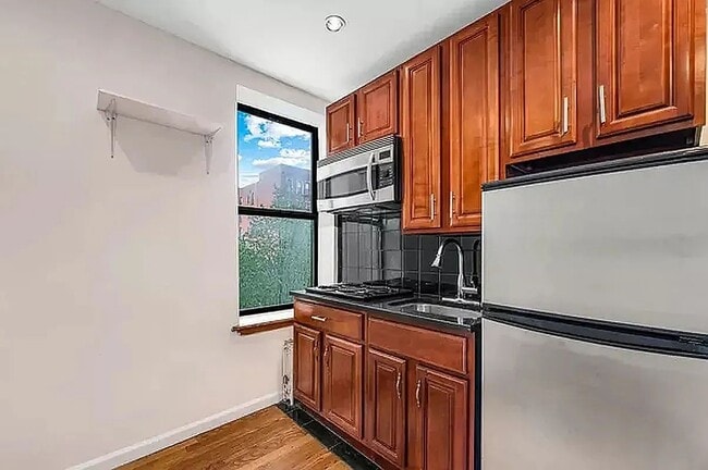 619 E 5th St in New York, NY - Building Photo - Building Photo