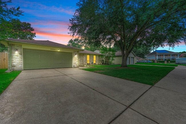 15923 Dunmoor Dr in Houston, TX - Building Photo - Building Photo