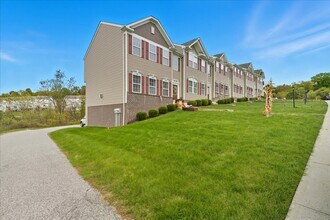 1501 Canterbury Dr in Imperial, PA - Building Photo - Building Photo