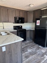 8 Saratoga Dr in Halfmoon, NY - Building Photo