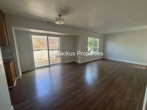 33 Deer St in Salinas, CA - Foto de edificio - Building Photo