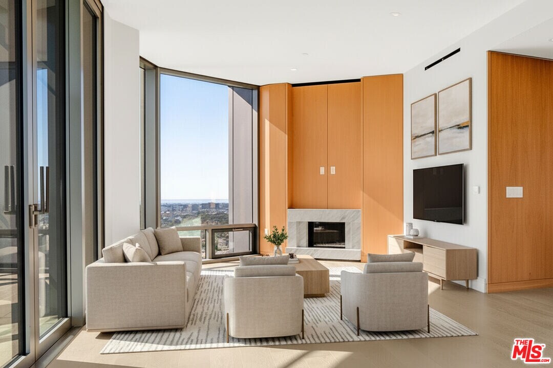 211 Elm Ct in Los Angeles, CA - Building Photo