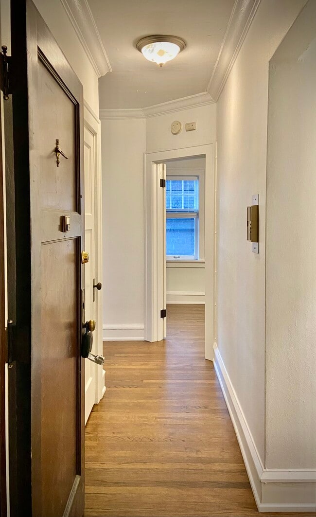 Devonshire in Milwaukee, WI - Building Photo - Building Photo